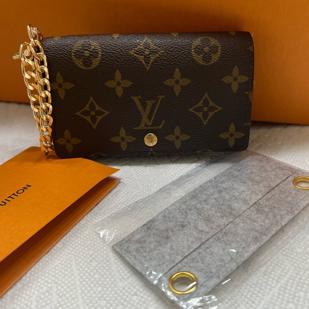 LV PORT MONNAIE WALLET, Insert & chain - EUC
